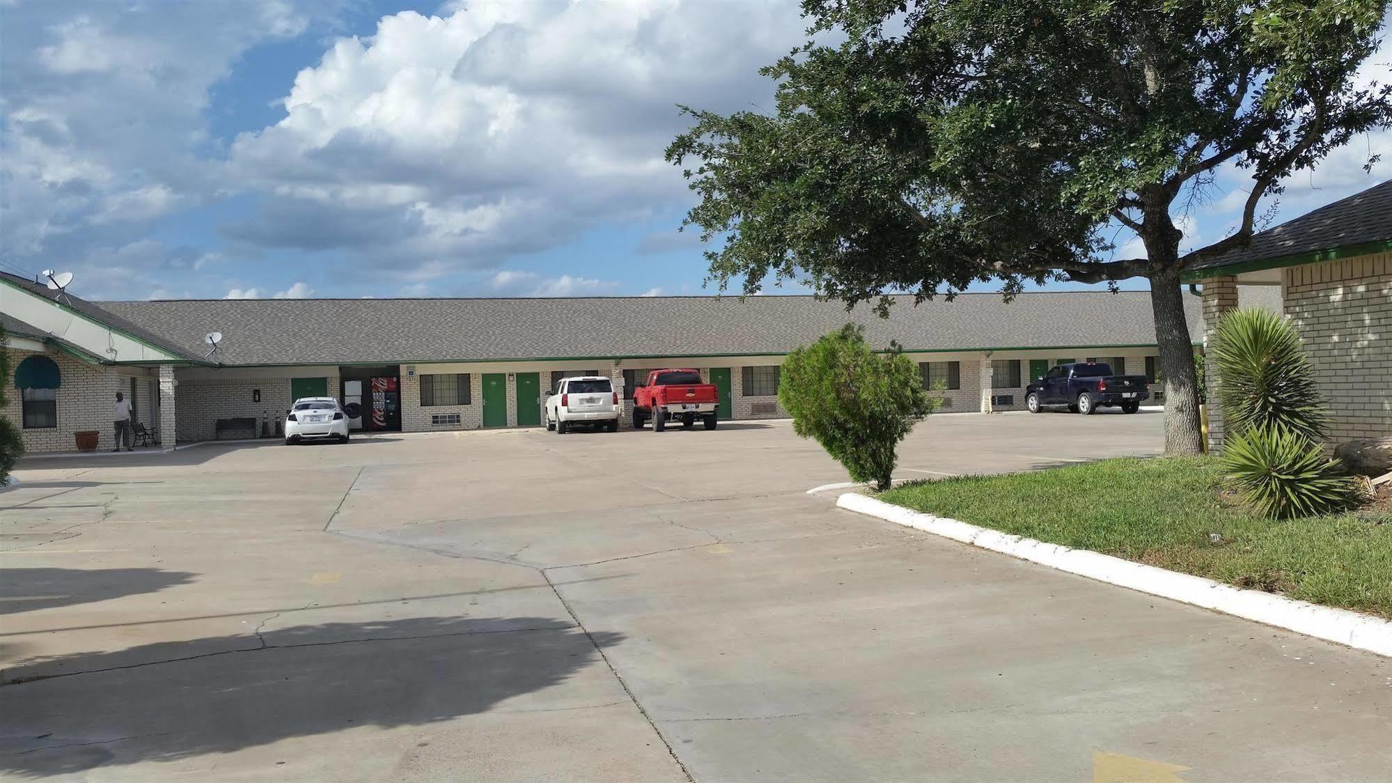 Garden Inn & Suites Hebbronville Exteriör bild