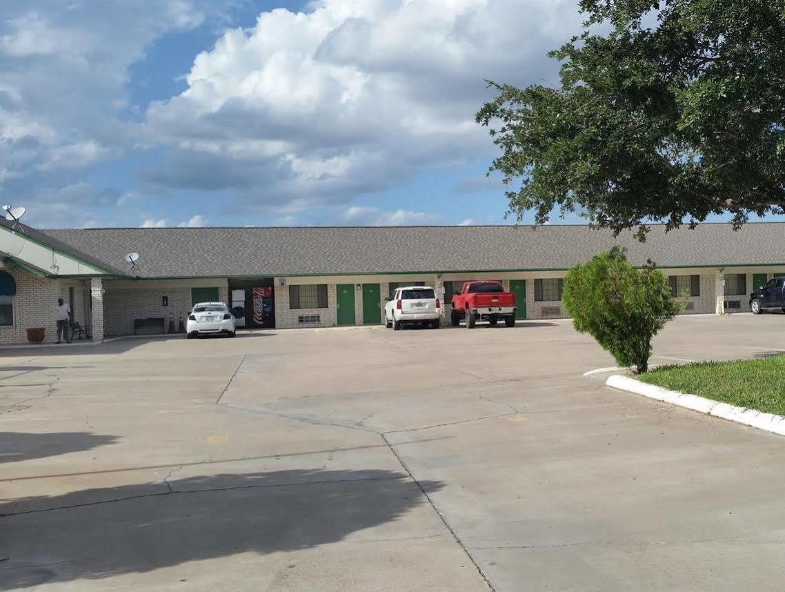 Garden Inn & Suites Hebbronville Exteriör bild